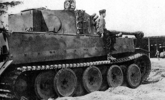 Иллюстрация к книге — Танковые асы Второй Мировой [i_175.jpg]