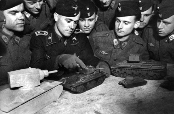 Иллюстрация к книге — Танковые асы Второй Мировой [i_287.jpg]