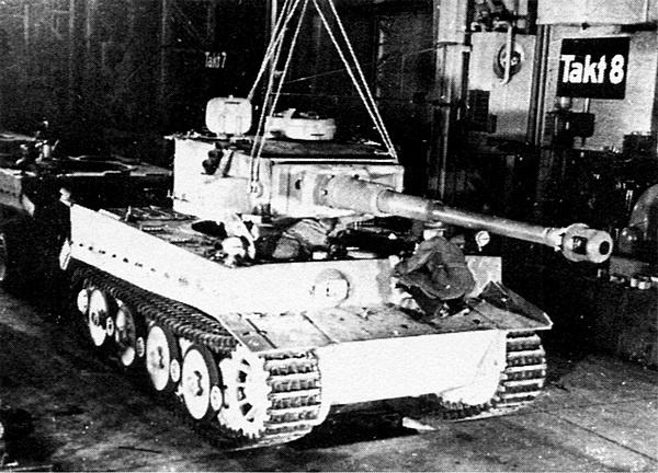 Иллюстрация к книге — Тяжелый танк «Тигр». Смертельное оружие Рейха [i_018.jpg]