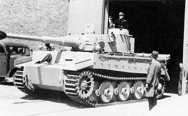 Иллюстрация к книге — Тяжелый танк «Тигр». Смертельное оружие Рейха [i_022.jpg]