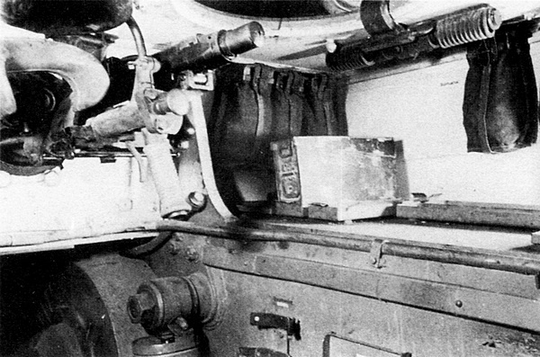 Иллюстрация к книге — Тяжелый танк «Тигр». Смертельное оружие Рейха [i_038.jpg]