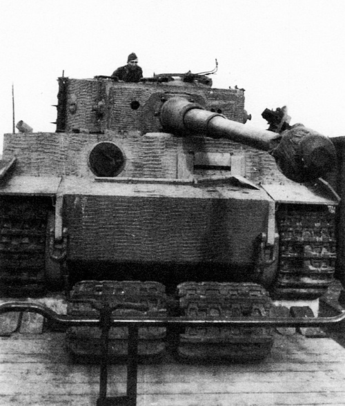 Иллюстрация к книге — Тяжелый танк «Тигр». Смертельное оружие Рейха [i_048.jpg]