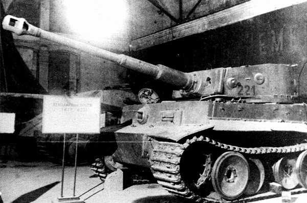 Иллюстрация к книге — Тяжелый танк «Тигр». Смертельное оружие Рейха [i_067.jpg]