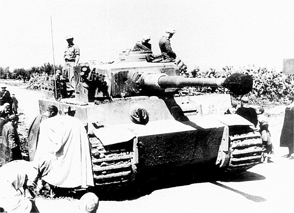 Иллюстрация к книге — Тяжелый танк «Тигр». Смертельное оружие Рейха [i_069.jpg]