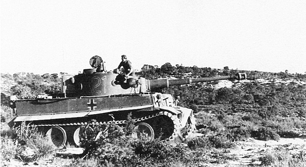 Иллюстрация к книге — Тяжелый танк «Тигр». Смертельное оружие Рейха [i_071.jpg]