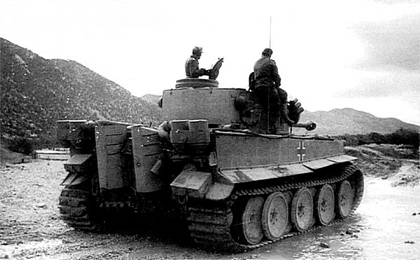 Иллюстрация к книге — Тяжелый танк «Тигр». Смертельное оружие Рейха [i_072.jpg]