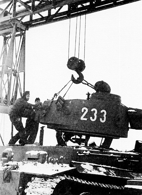 Иллюстрация к книге — Тяжелый танк «Тигр». Смертельное оружие Рейха [i_077.jpg]