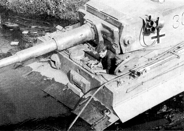 Иллюстрация к книге — Тяжелый танк «Тигр». Смертельное оружие Рейха [i_081.jpg]