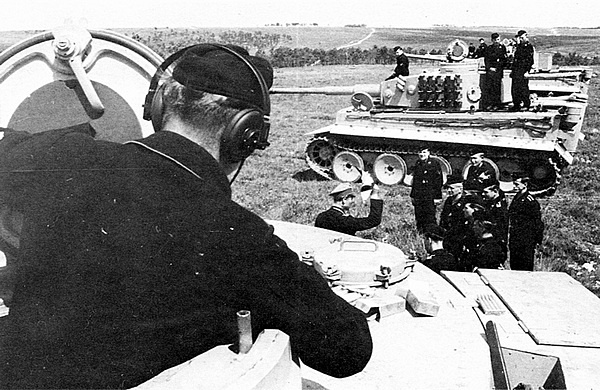 Иллюстрация к книге — Тяжелый танк «Тигр». Смертельное оружие Рейха [i_089.jpg]