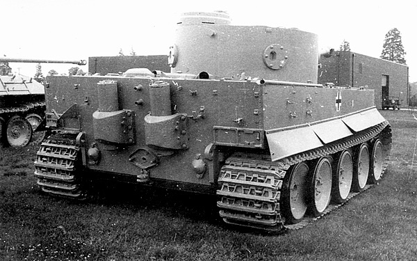 Иллюстрация к книге — Тяжелый танк «Тигр». Смертельное оружие Рейха [i_102.jpg]