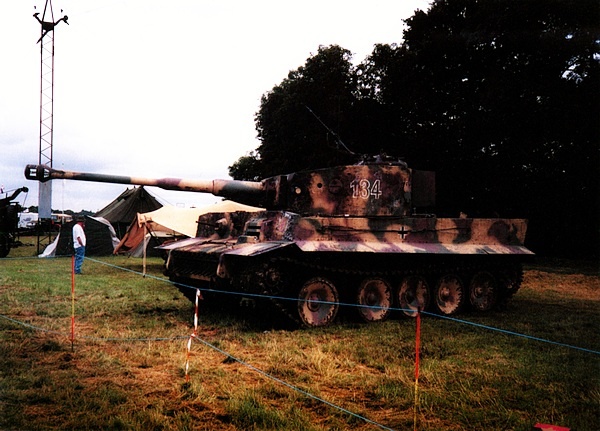 Иллюстрация к книге — Тяжелый танк «Тигр». Смертельное оружие Рейха [i_107.jpg]