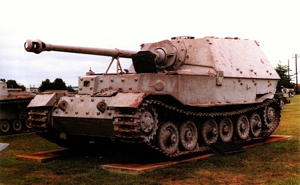 Иллюстрация к книге — Тяжелый танк «Тигр». Смертельное оружие Рейха [i_108.jpg]