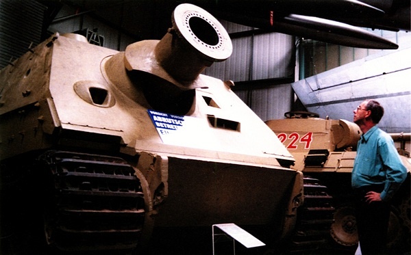 Иллюстрация к книге — Тяжелый танк «Тигр». Смертельное оружие Рейха [i_109.jpg]