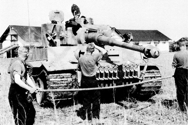 Иллюстрация к книге — Тяжелый танк «Тигр». Смертельное оружие Рейха [i_114.jpg]