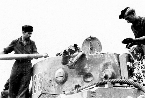 Иллюстрация к книге — Тяжелый танк «Тигр». Смертельное оружие Рейха [i_115.jpg]