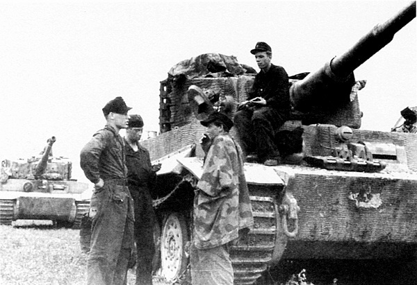 Иллюстрация к книге — Тяжелый танк «Тигр». Смертельное оружие Рейха [i_136.jpg]