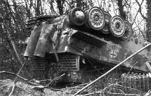 Иллюстрация к книге — Тяжелый танк «Тигр». Смертельное оружие Рейха [i_143.jpg]