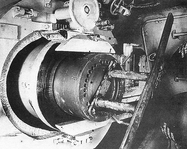 Иллюстрация к книге — Тяжелый танк «Тигр». Смертельное оружие Рейха [i_181.jpg]