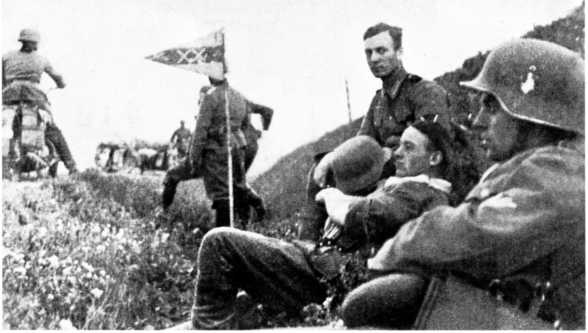 Иллюстрация к книге — Ленинградский &quot;Блицкриг&quot;. На основе военных дневников высших офицеров вермахта генерал-фельдмаршала Вильгельма Риттера фон Лееба и генерал-полковника Франца Гальдера. 1941-1942 [i_008.jpg]