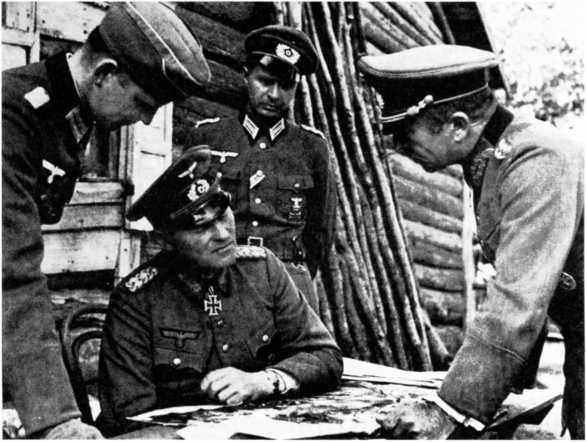 Иллюстрация к книге — Ленинградский &quot;Блицкриг&quot;. На основе военных дневников высших офицеров вермахта генерал-фельдмаршала Вильгельма Риттера фон Лееба и генерал-полковника Франца Гальдера. 1941-1942 [i_010.jpg]