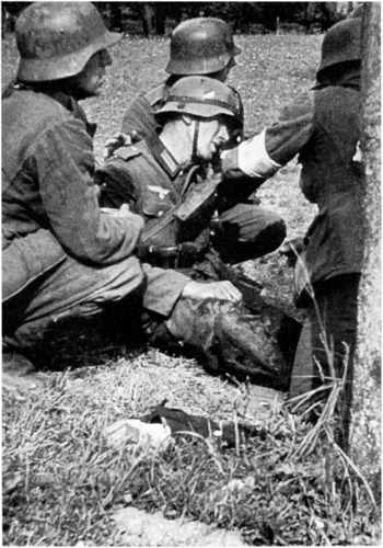 Иллюстрация к книге — Ленинградский &quot;Блицкриг&quot;. На основе военных дневников высших офицеров вермахта генерал-фельдмаршала Вильгельма Риттера фон Лееба и генерал-полковника Франца Гальдера. 1941-1942 [i_018.jpg]