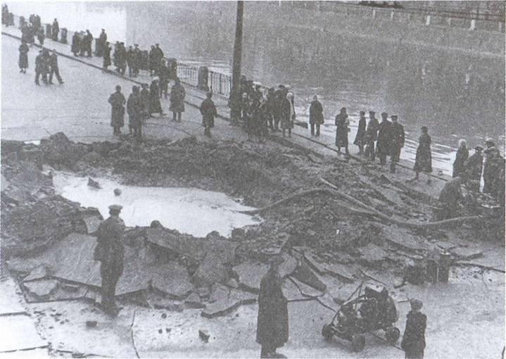 Иллюстрация к книге — По обе стороны блокадного кольца [i_017.jpg]