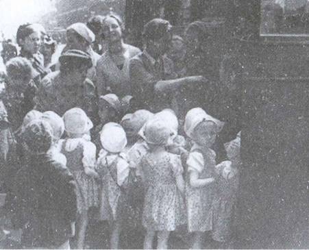 Иллюстрация к книге — По обе стороны блокадного кольца [i_028.jpg]