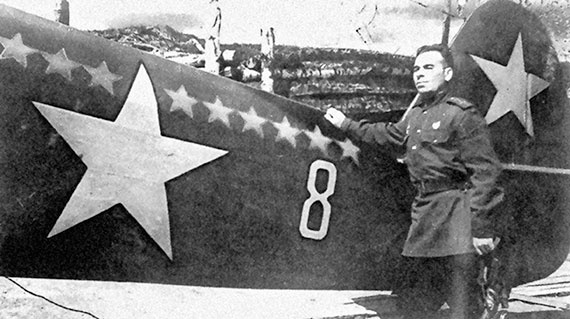 Иллюстрация к книге — На перехват! Летная книжка &quot;сталинского сокола&quot; [i_014.jpg]