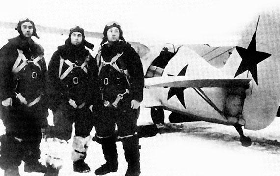 Иллюстрация к книге — На перехват! Летная книжка &quot;сталинского сокола&quot; [i_017.jpg]