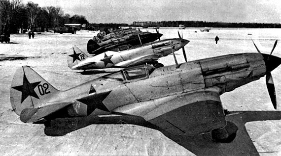 Иллюстрация к книге — На перехват! Летная книжка &quot;сталинского сокола&quot; [i_037.jpg]