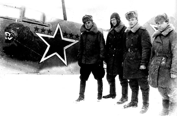 Иллюстрация к книге — На перехват! Летная книжка &quot;сталинского сокола&quot; [i_038.jpg]