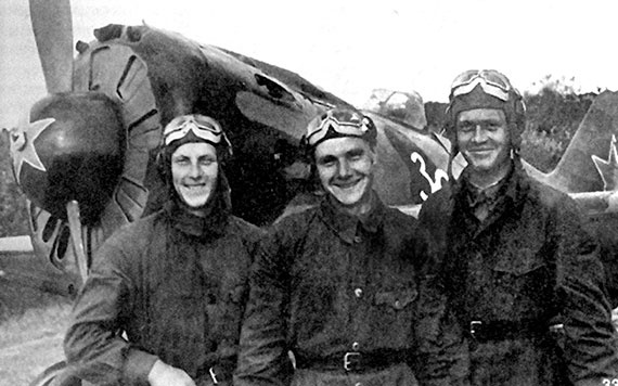 Иллюстрация к книге — На перехват! Летная книжка &quot;сталинского сокола&quot; [i_043.jpg]