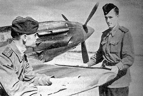 Иллюстрация к книге — На перехват! Летная книжка "сталинского сокола" [i_044.jpg]