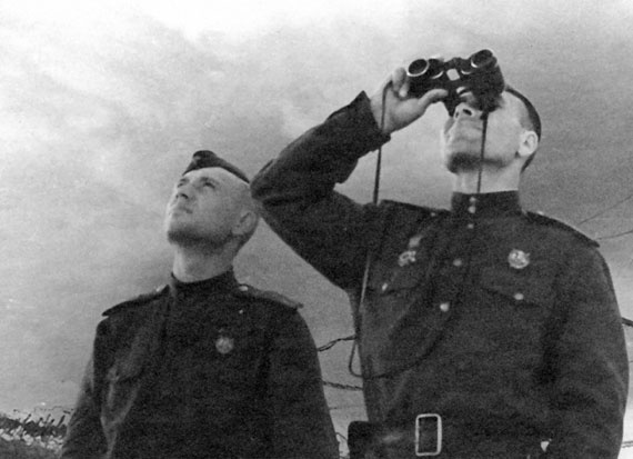 Иллюстрация к книге — На перехват! Летная книжка &quot;сталинского сокола&quot; [i_056.jpg]