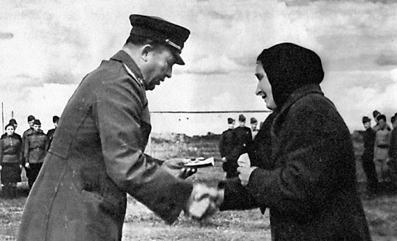 Иллюстрация к книге — На перехват! Летная книжка &quot;сталинского сокола&quot; [i_058.jpg]