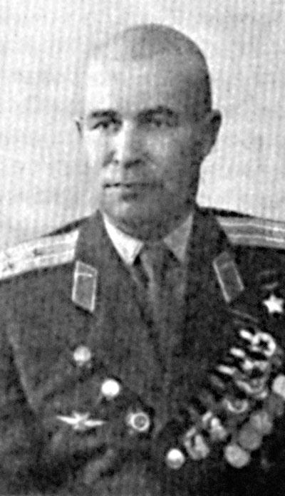 Иллюстрация к книге — На перехват! Летная книжка "сталинского сокола" [i_078.jpg]