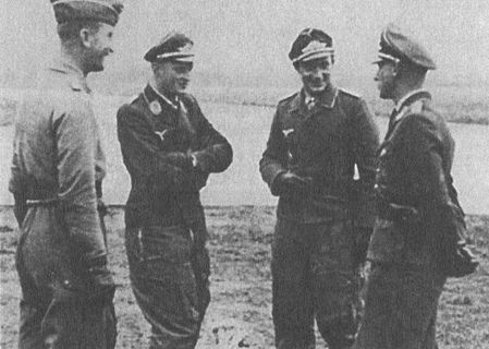 Иллюстрация к книге — Черный крест и красная звезда. Воздушная война над Россией. 1941-1944 [i_021.jpg]