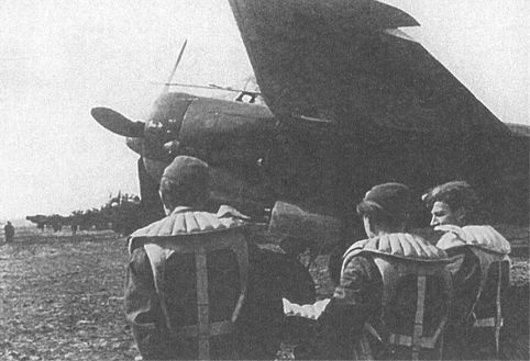 Иллюстрация к книге — Черный крест и красная звезда. Воздушная война над Россией. 1941-1944 [i_054.jpg]