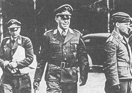 Иллюстрация к книге — Черный крест и красная звезда. Воздушная война над Россией. 1941-1944 [i_057.jpg]