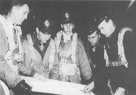 Иллюстрация к книге — Черный крест и красная звезда. Воздушная война над Россией. 1941-1944 [i_147.jpg]