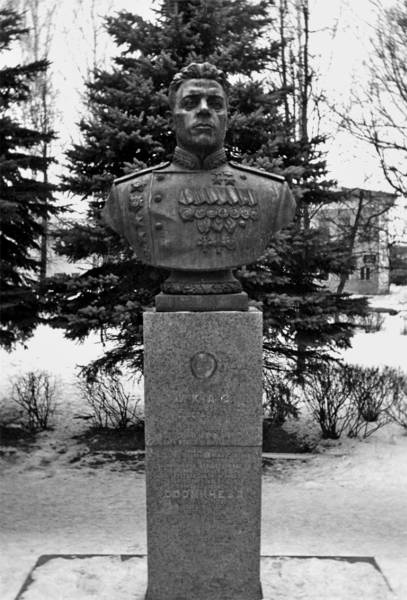 Иллюстрация к книге — Танкисты-герои 1943-1945 гг. [i_030.jpg]