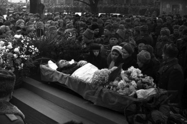 Иллюстрация к книге — Танкисты-герои 1943-1945 гг. [i_038.jpg]