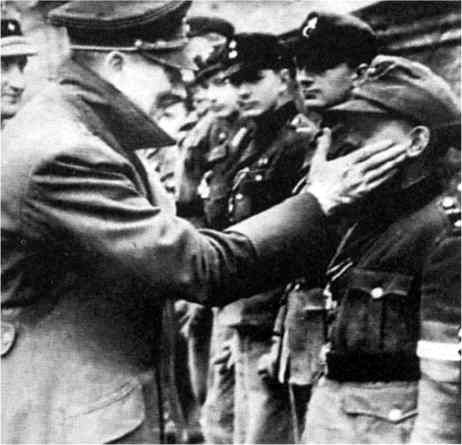 Иллюстрация к книге — Третий Рейх. Гитлер-югенд [i_030.jpg]