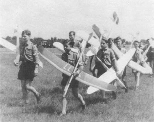 Иллюстрация к книге — Третий Рейх. Гитлер-югенд [i_031.jpg]