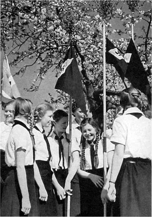 Иллюстрация к книге — Третий Рейх. Гитлер-югенд [i_042.jpg]