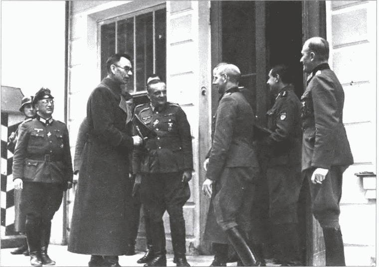 Иллюстрация к книге — Власов как "монумент предательству" [i_021.jpg]