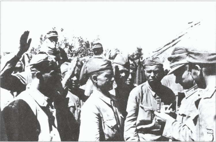 Иллюстрация к книге — Власов как "монумент предательству" [i_023.jpg]