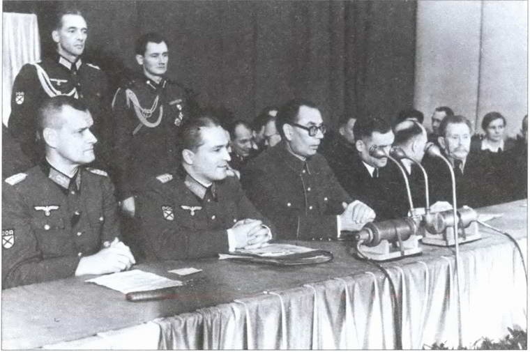 Иллюстрация к книге — Власов как "монумент предательству" [i_029.jpg]