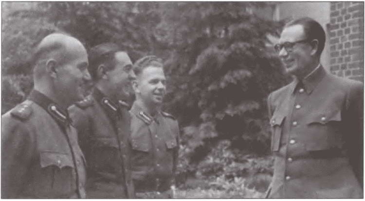 Иллюстрация к книге — Иуды в погонах [i_005.jpg]