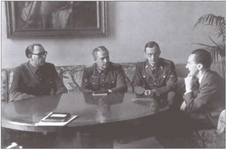 Иллюстрация к книге — Иуды в погонах [i_006.jpg]